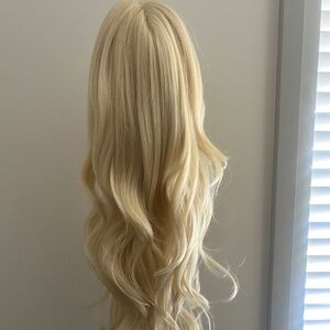 Blonde Wig With Lace and clips 22 inches